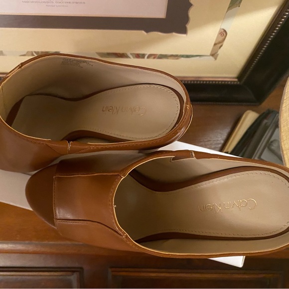 Calvin Klein Allie Cow Kansas Cigar Brown Heeled Peep Toe Mule 6.5. EUC in Box - Picture 10 of 15